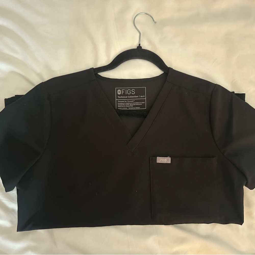 Black Figs Catarina One Pocket Petite Top